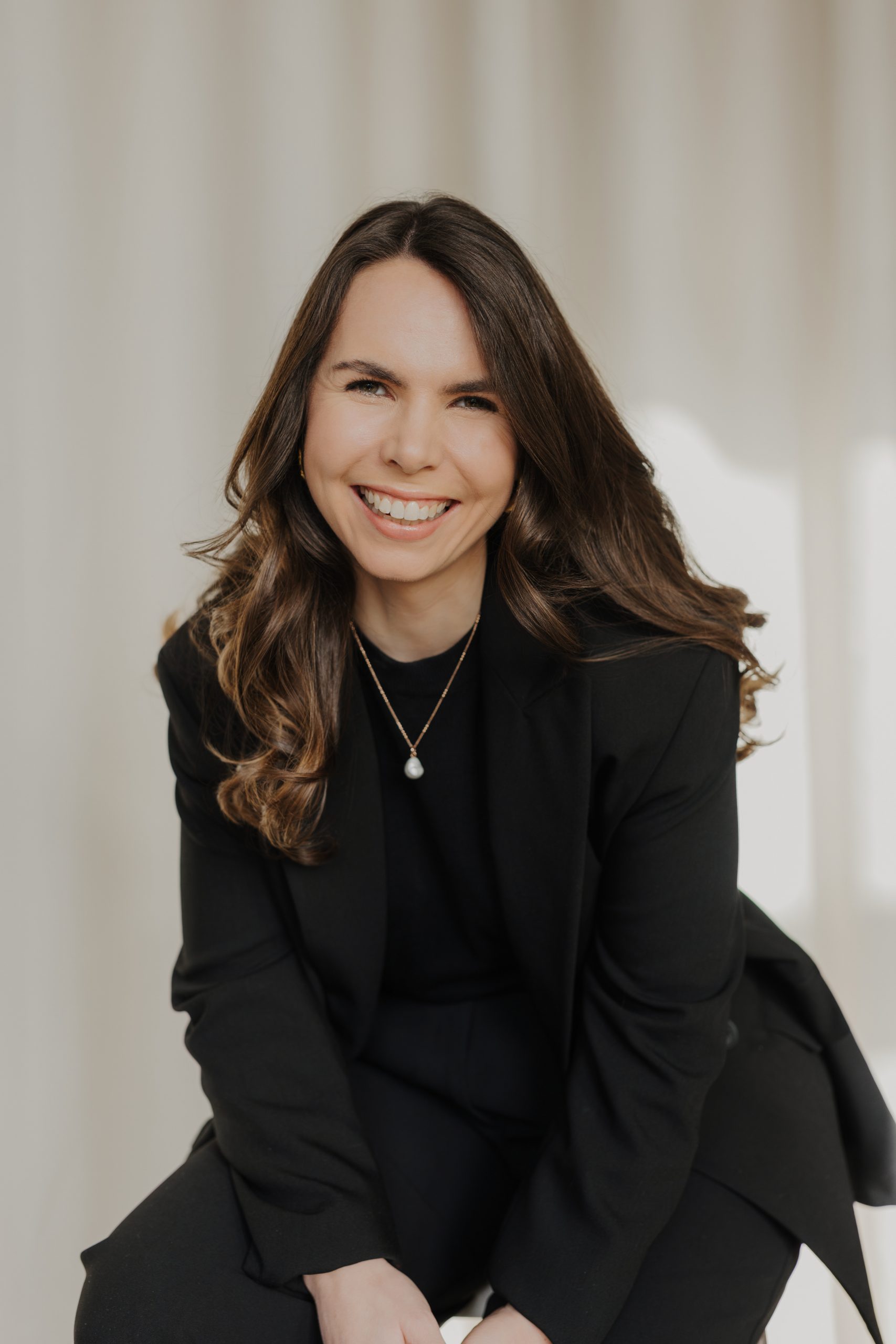 Jennifer, Gründerin von Studio Wedded und Hochzeitsplanerin // Jennifer, founder of Studio Wedded an wedding planner