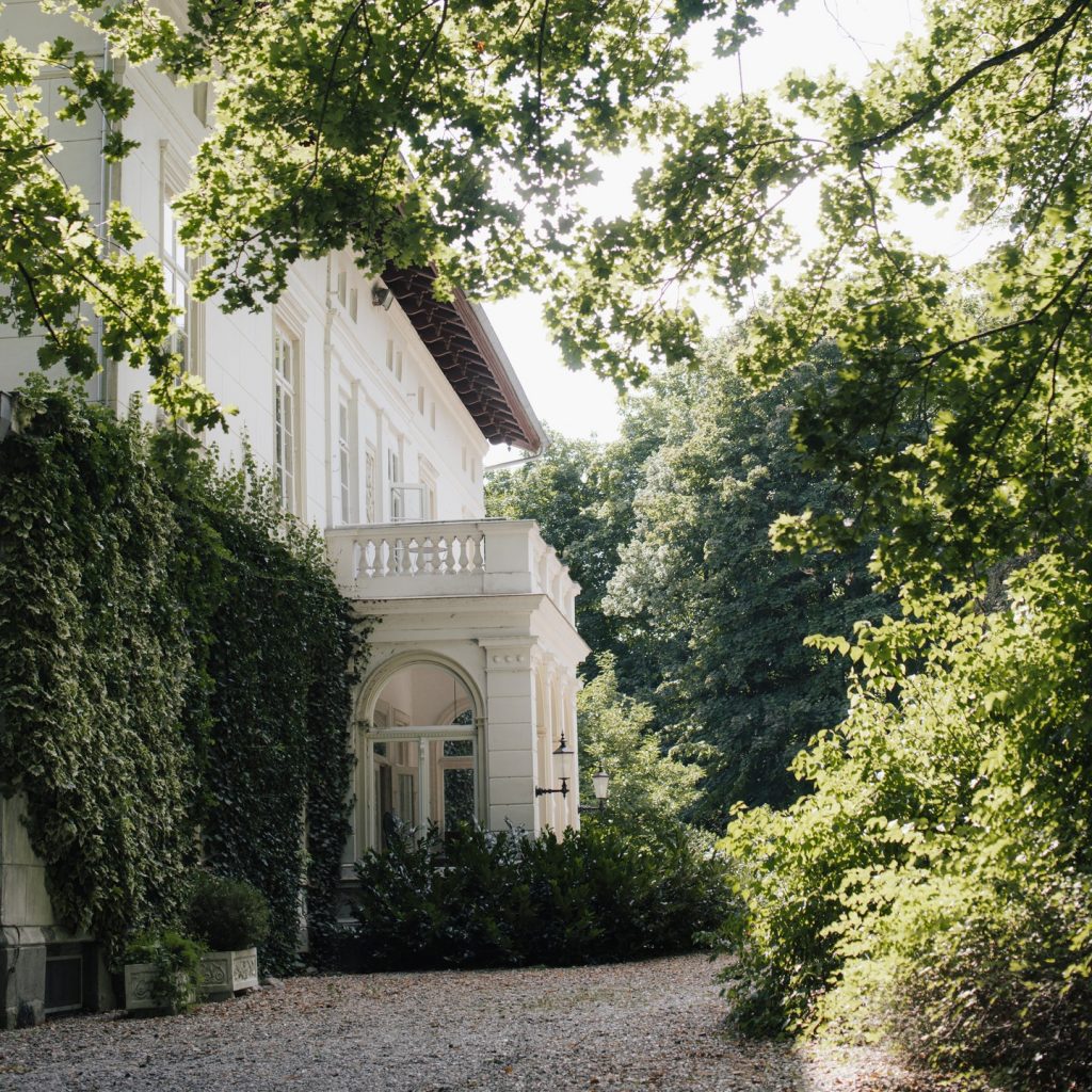 Instagram post from studiowedded. This post is in position 1.